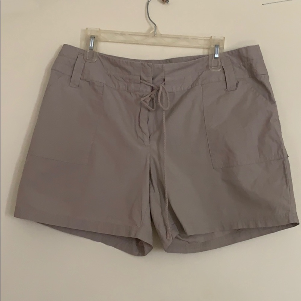 Liz&Co Khaki Cotton Shorts -Size 14 - Picture 2 of 5